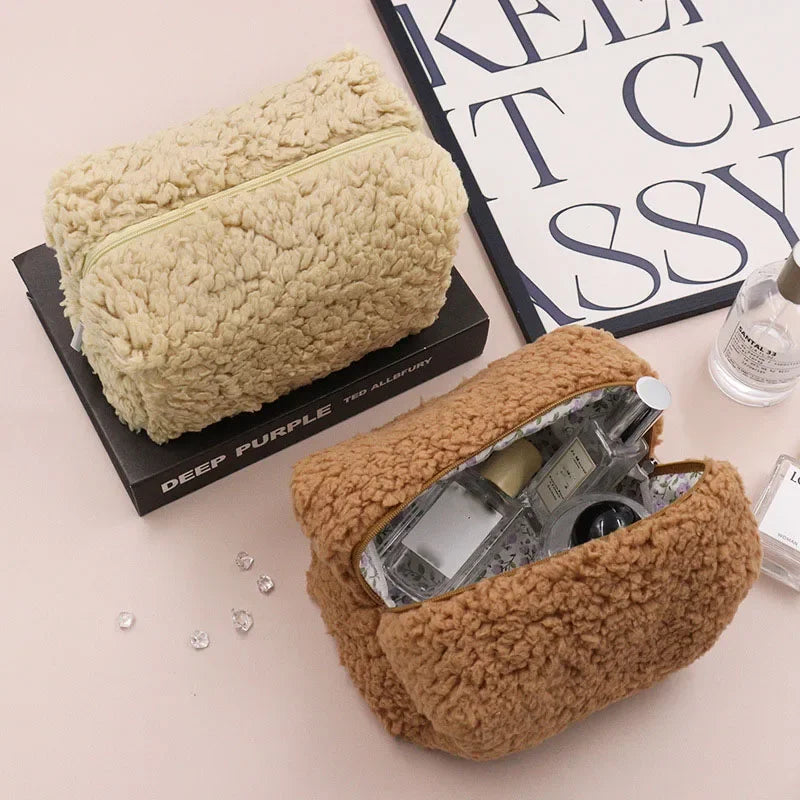 Trousse de toilette en fourrure d'agneau – Maquillage voyage