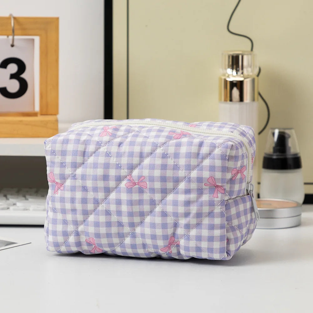 Trousse de Toilette Florale Quiltée avec Nœud – Maquillage & Brosses