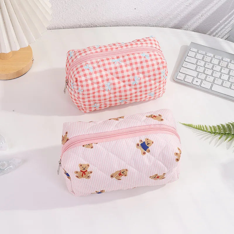 Trousse de Toilette Florale Quiltée avec Nœud – Maquillage & Brosses, Voyage