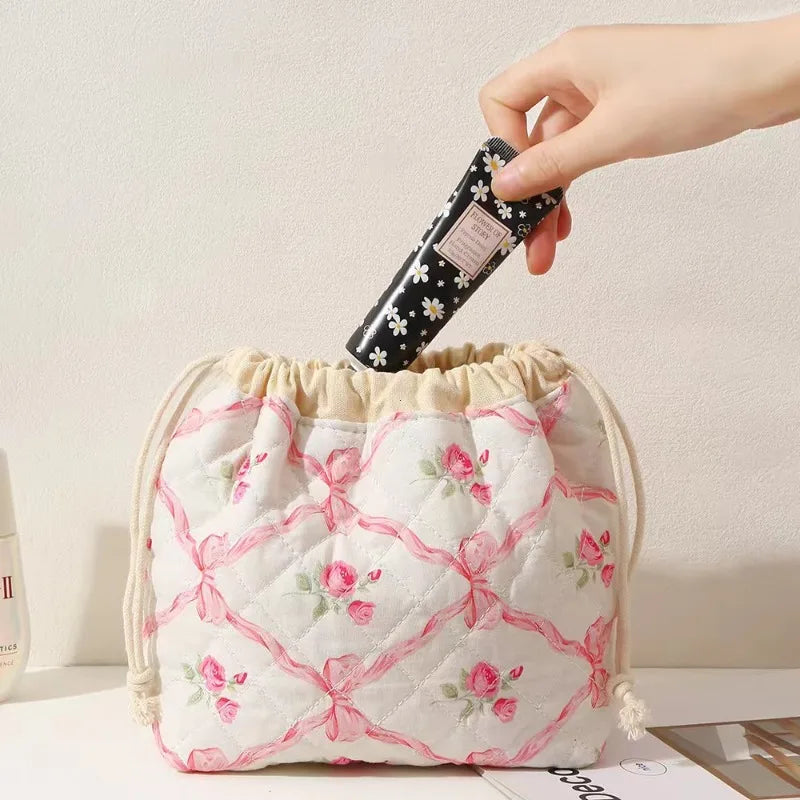 Trousse de toilette florale matelassée - voyage à cordon