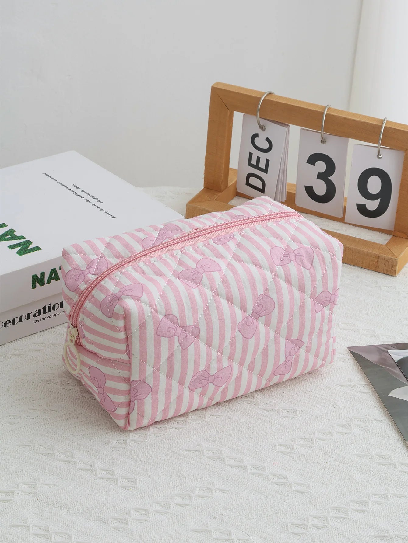 Trousse de Toilette Femme Matelassée – Nœud Papillon et Maquillage Voyage