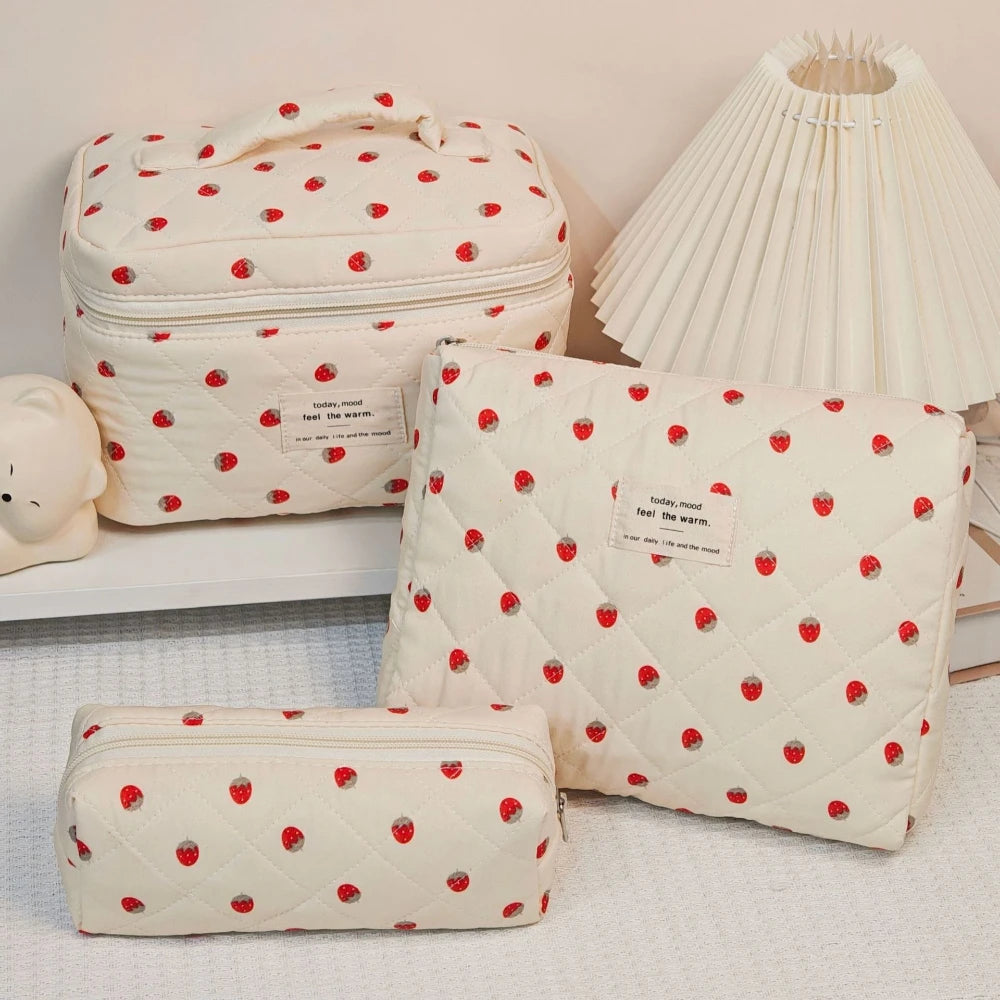 Trousse de Toilette Fraise Matelassée – Sac Cosmétique Portable