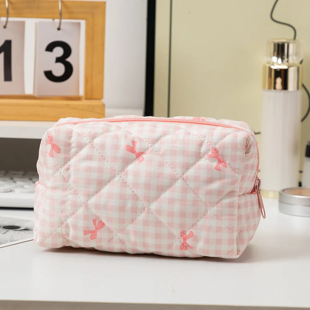 Trousse de Toilette Florale Quiltée avec Nœud – Maquillage & Brosses