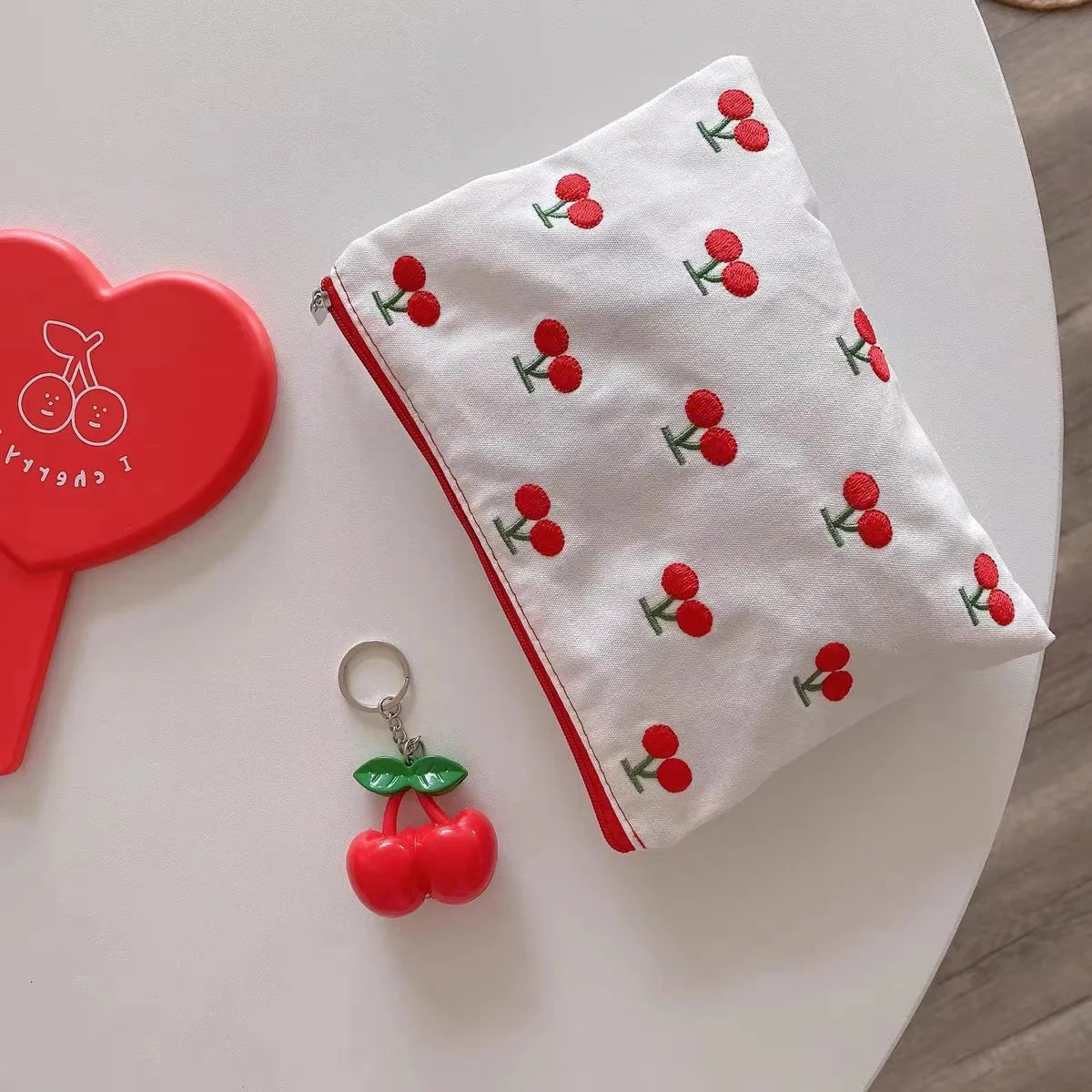 Trousse de Toilette en Coton Portable – Broderie Cerise – Maquillage Femme