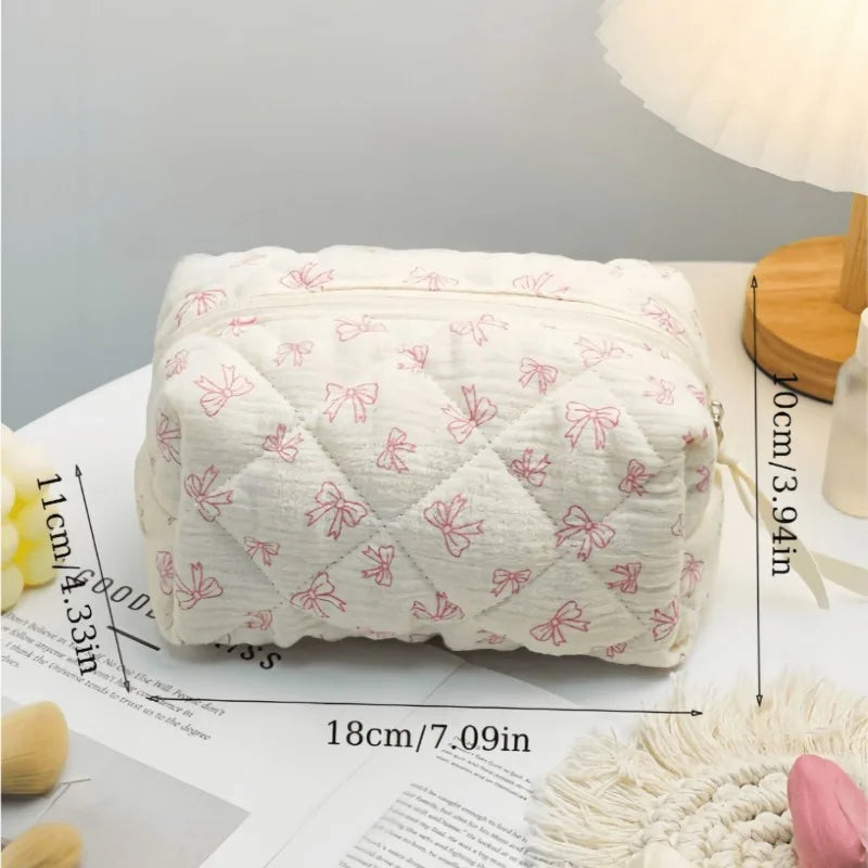 Trousse de Toilette Femme Matelassée – Nœud Papillon et Maquillage Voyage