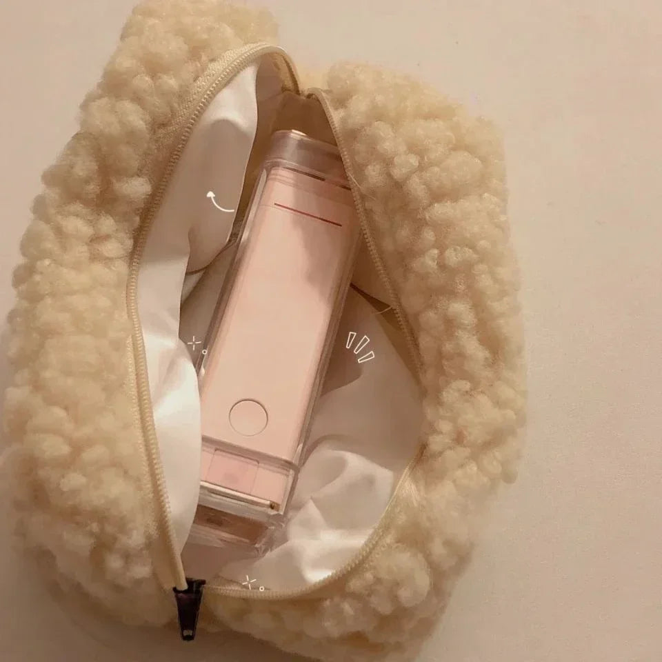 Trousse de toilette en fourrure d'agneau Milk Tea