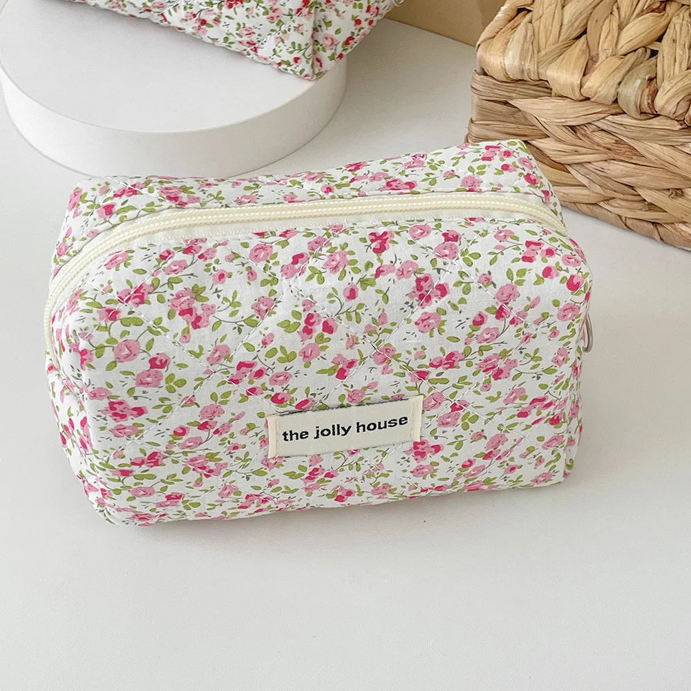 Trousse Florale Matelassée – Pochette Maquillage