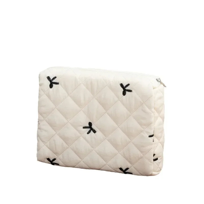 Trousse de Toilette Quiltée à Nœud – Fleurie, Grand Voyage