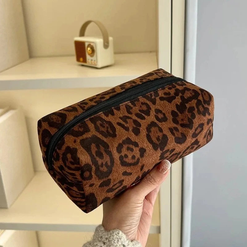 Trousse de Toilette Léopard – Grand Modèle Zip Voyage Maquillage