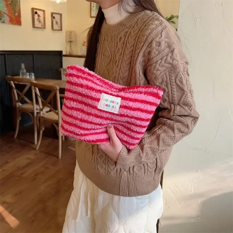 Trousse de Toilette Peluche Colorée – Rayures et Pois, Grande Capacité