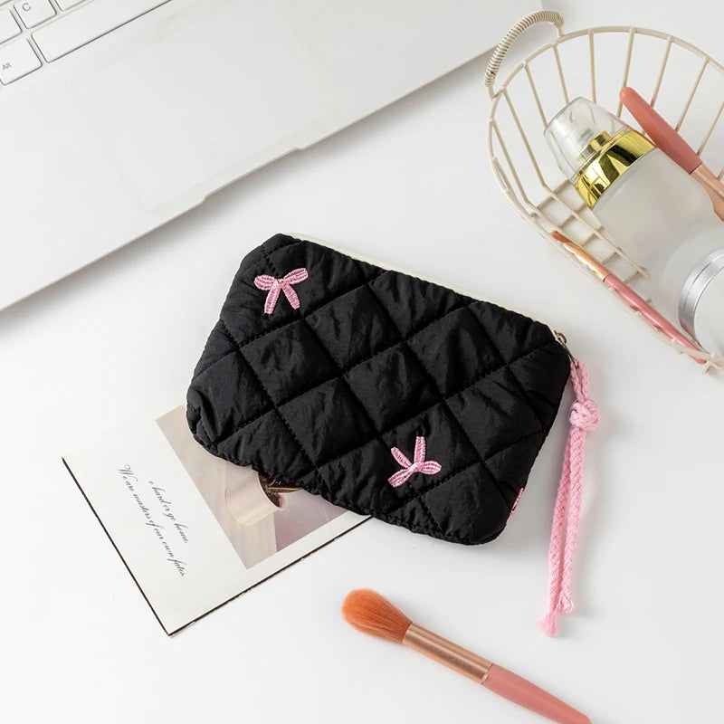 Trousse de Toilette Noeud – Maquillage & Rouges à Lèvres