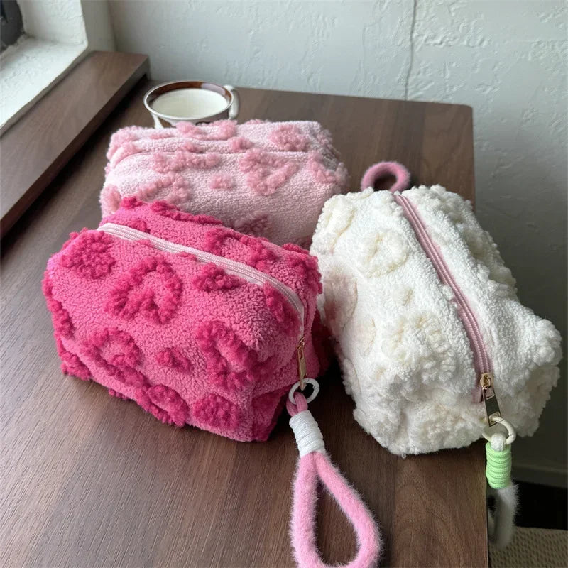 Trousse de Toilette Cœur Peluche Rose et Rouge – Grande Capacité, Lanière, Sac Maquillage Voyage Femme