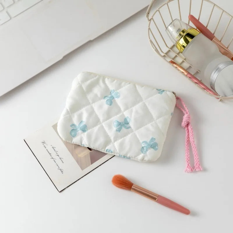 Trousse de Toilette Noeud – Maquillage & Rouges à Lèvres