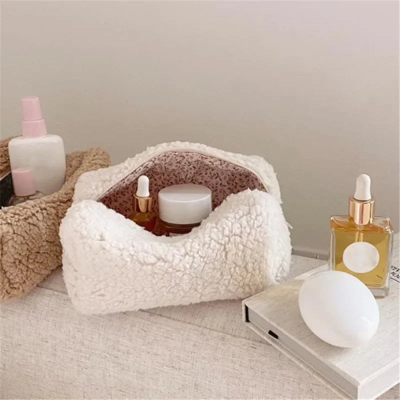 Trousse de toilette en fourrure d'agneau – Maquillage voyage