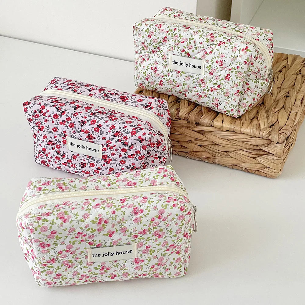 Trousse Florale Matelassée – Pochette Maquillage
