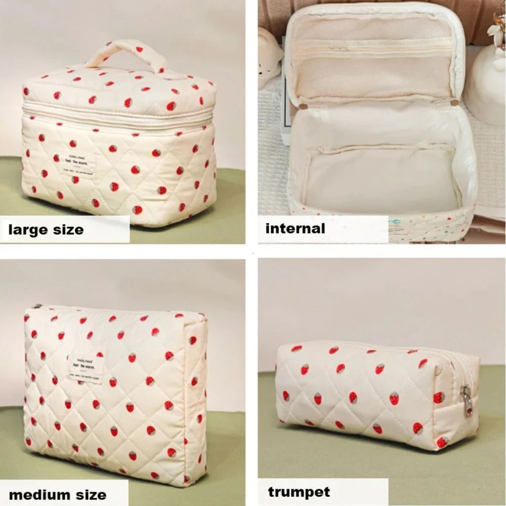 Trousse de Toilette Fraise Matelassée – Sac Cosmétique