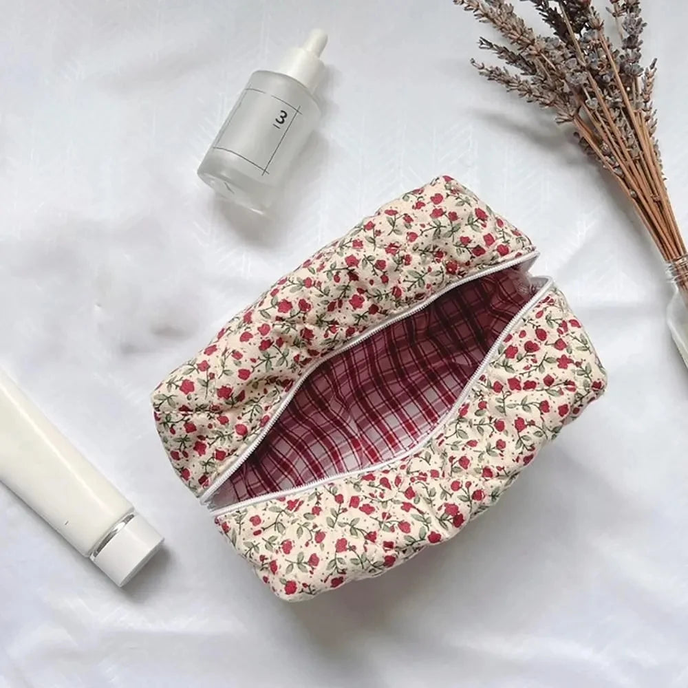 Trousse Florale Matelassée – Pochette Maquillage