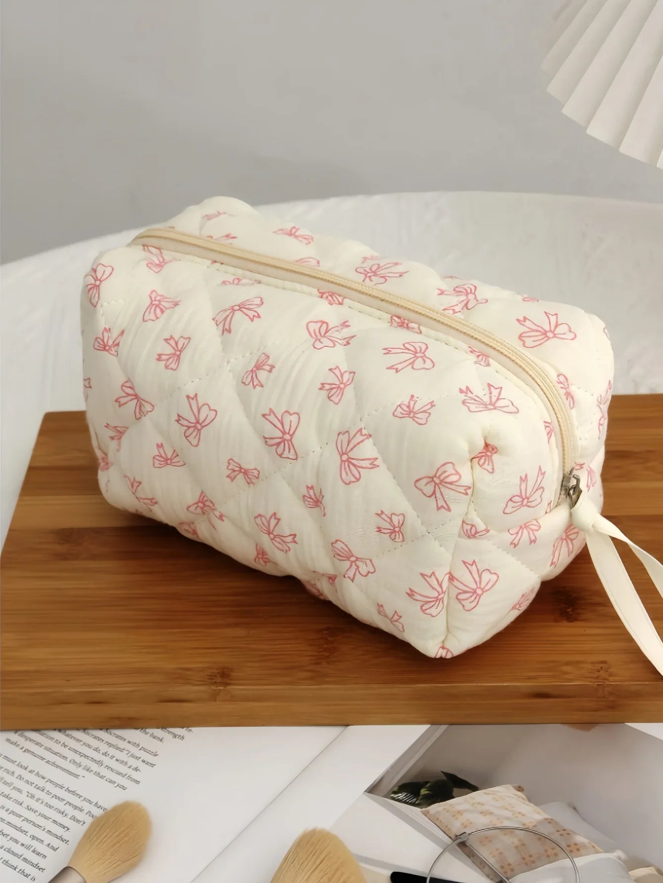 Trousse de Toilette Femme Matelassée – Nœud Papillon et Maquillage Voyage