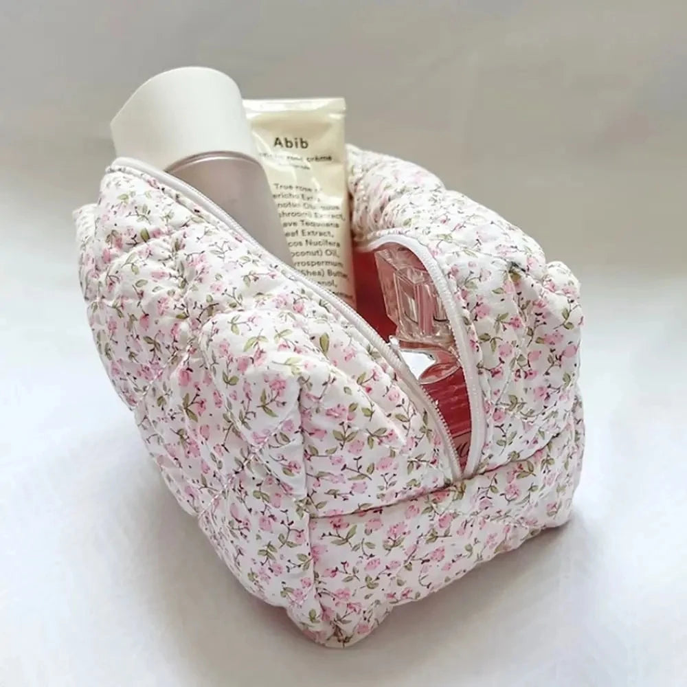 Trousse Florale Matelassée – Pochette Maquillage