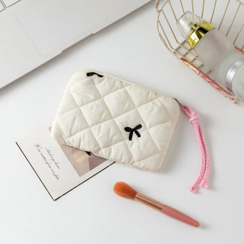 Trousse de Toilette Noeud – Maquillage & Rouges à Lèvres
