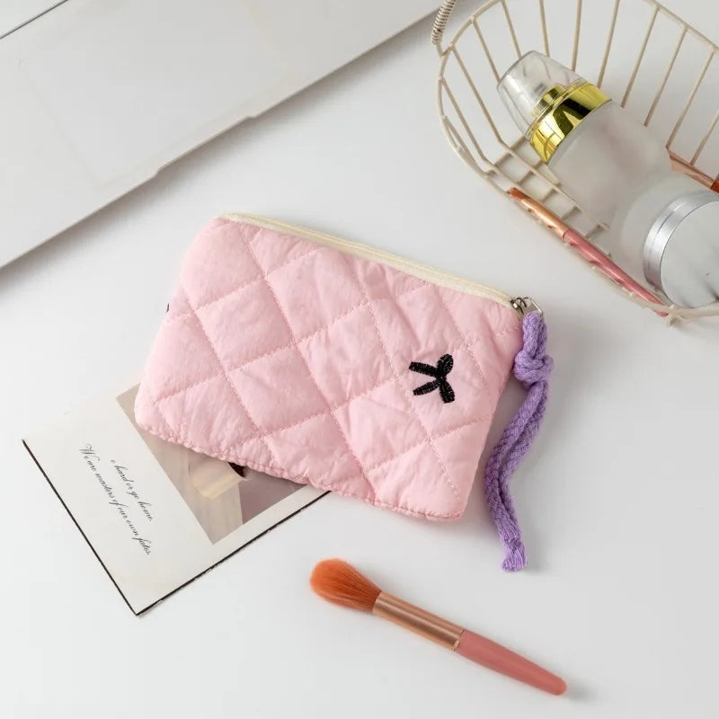 Trousse de Toilette Noeud – Maquillage & Rouges à Lèvres