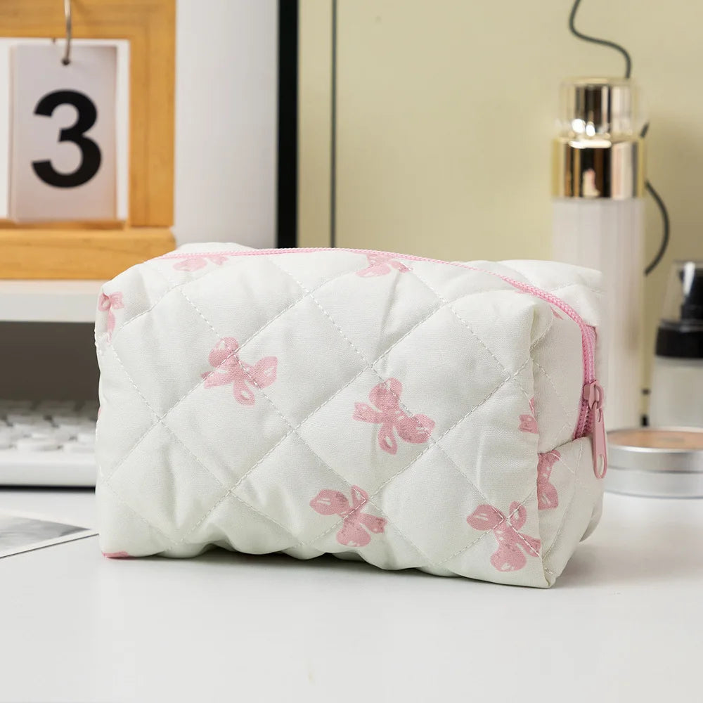 Trousse de Toilette Florale Quiltée avec Nœud – Maquillage & Brosses