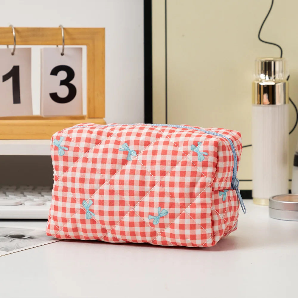 Trousse de Toilette Florale Quiltée avec Nœud – Maquillage & Brosses