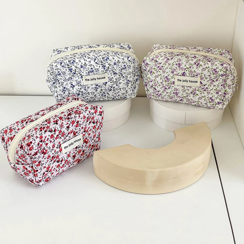 Trousse Florale Matelassée – Pochette Maquillage