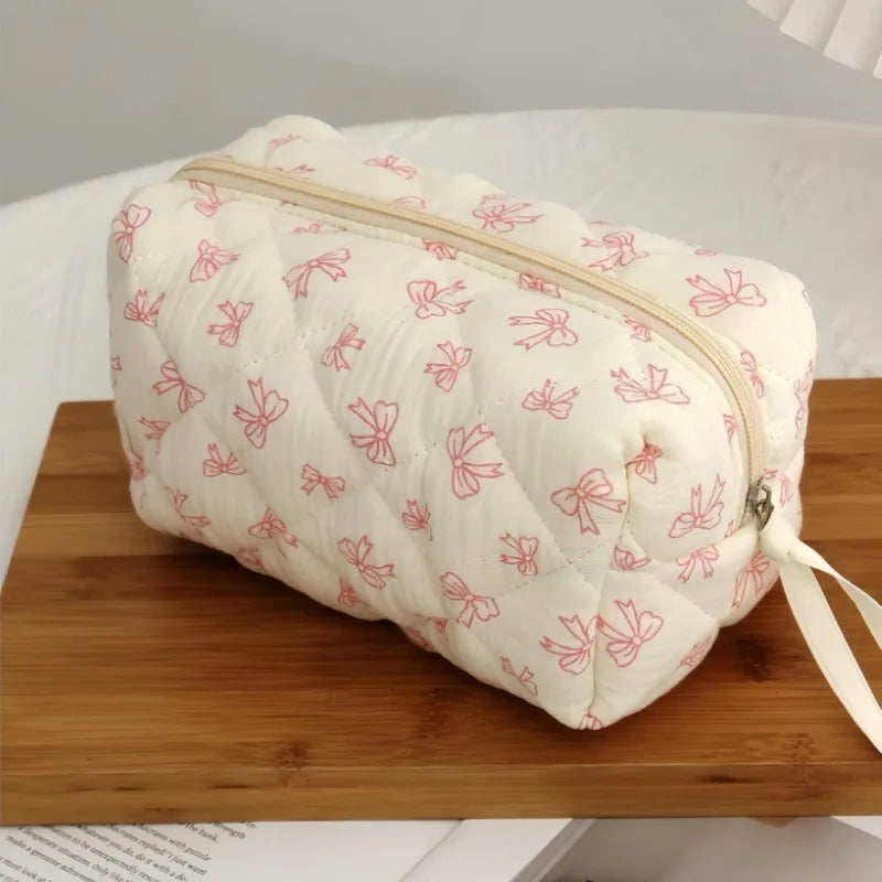 Trousse de Toilette Femme Matelassée – Nœud Papillon et Maquillage Voyage