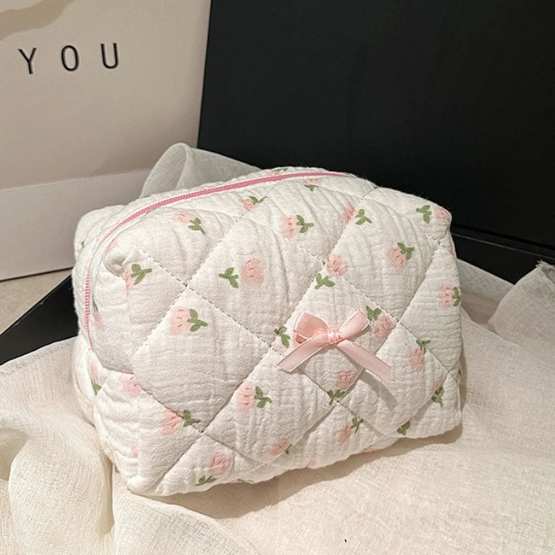 Trousse de Toilette Couture Fleurs Quiltée – Organisateur Voyage