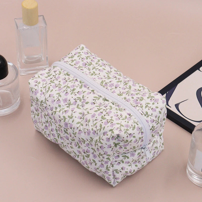 Trousse Florale Matelassée – Pochette Maquillage