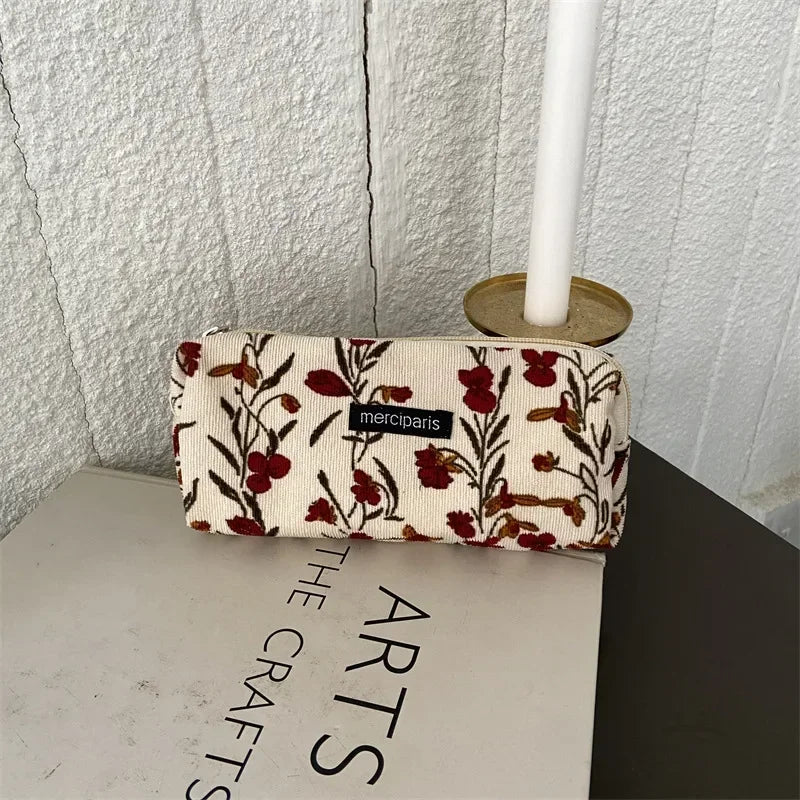 Trousse de toilette velours côtelé à fleurs – pinceaux et maquillage