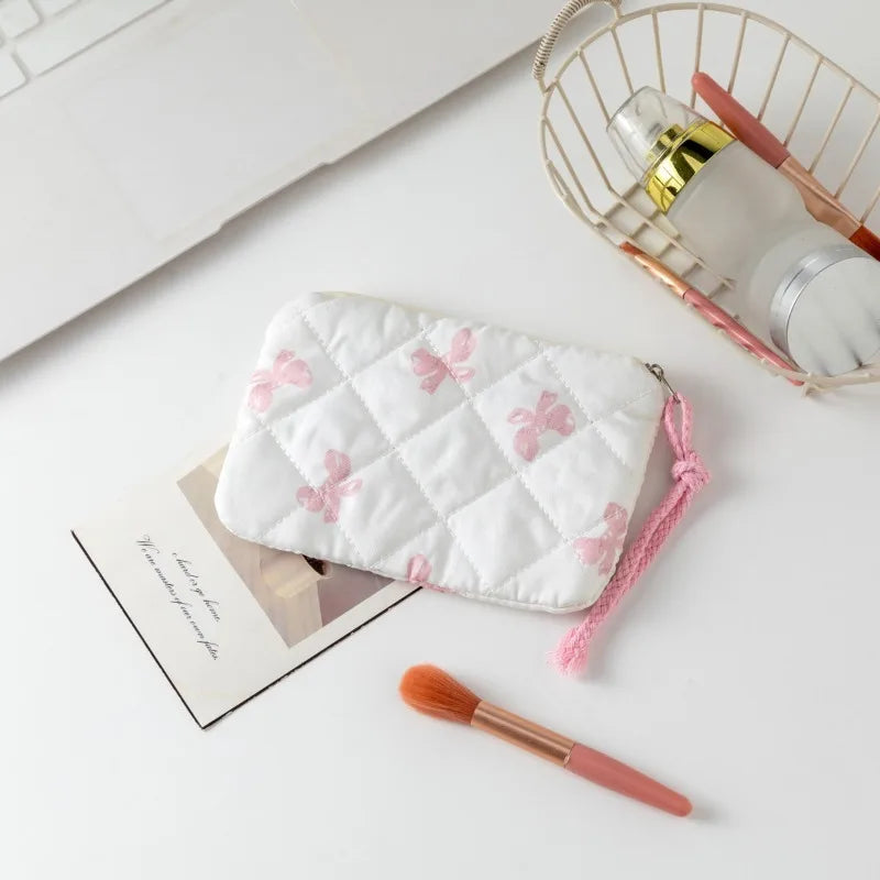 Trousse de Toilette Noeud – Maquillage & Rouges à Lèvres