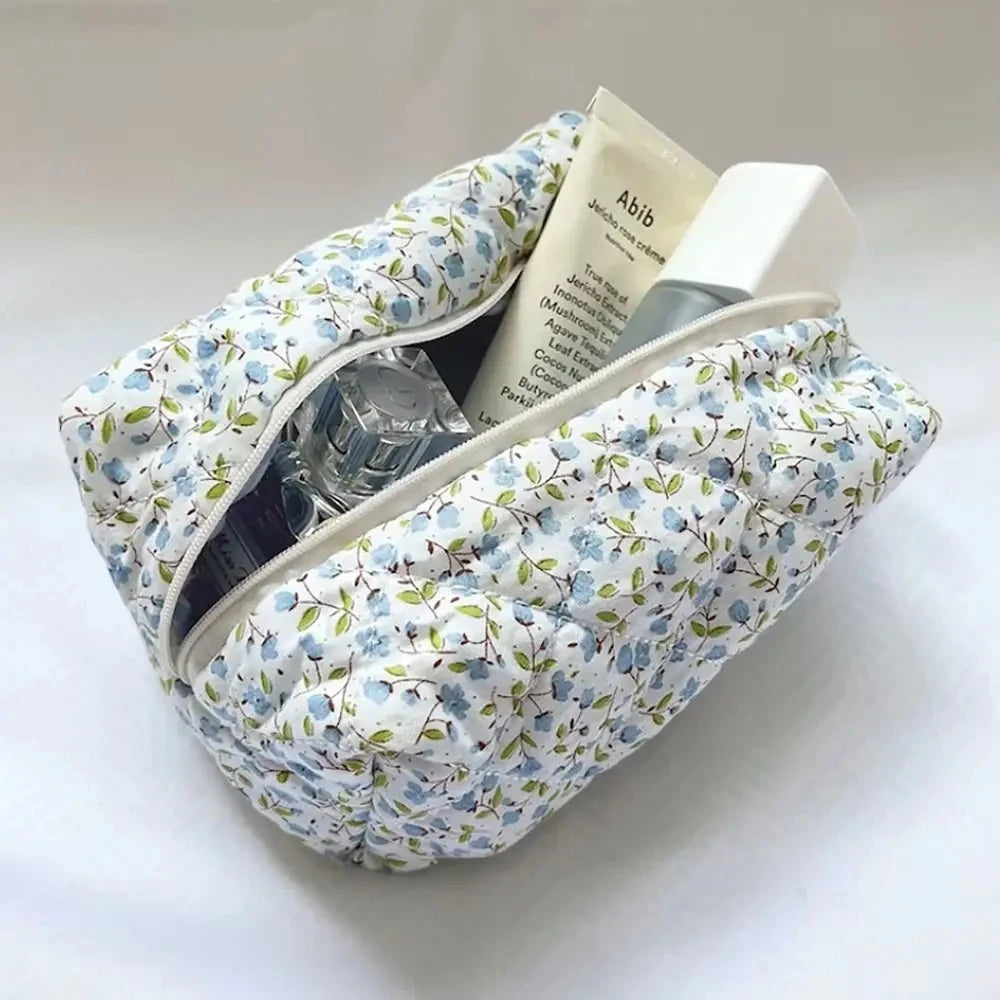 Trousse Florale Matelassée – Pochette Maquillage