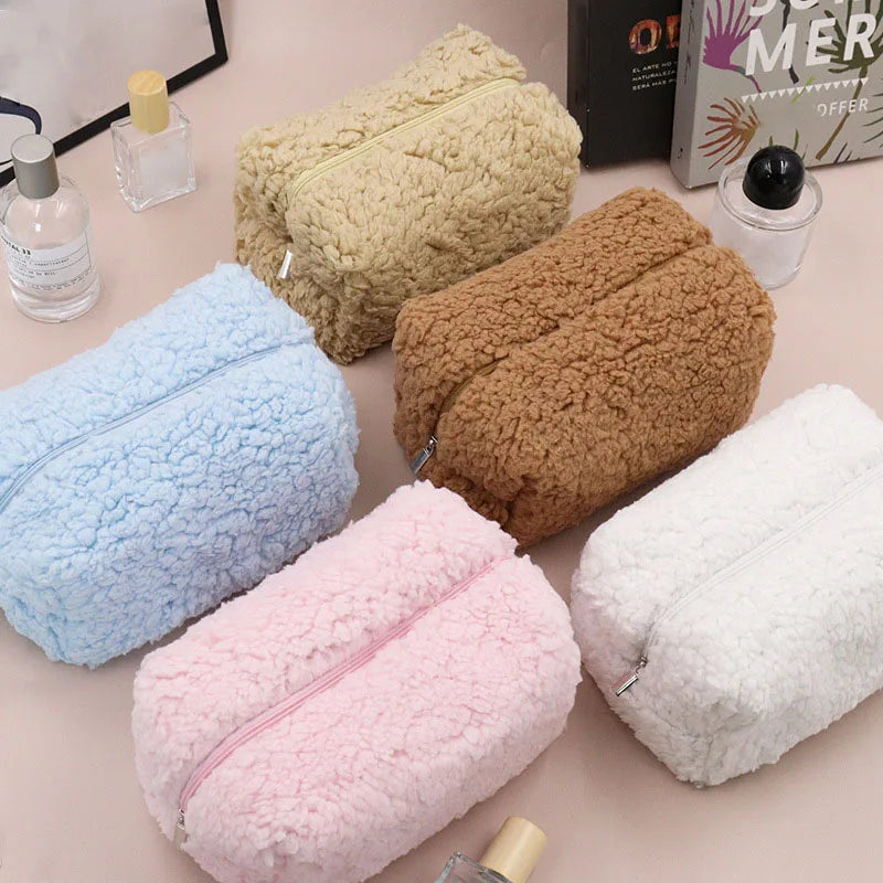 Trousse de toilette en fourrure d'agneau – Maquillage voyage pour femmes