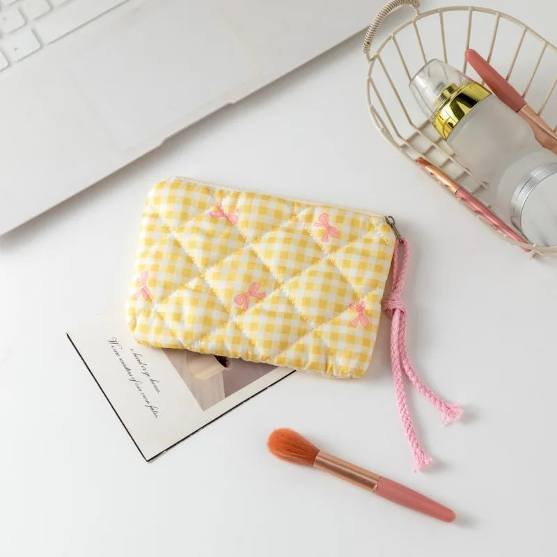 Trousse de Toilette Noeud – Maquillage & Rouges à Lèvres