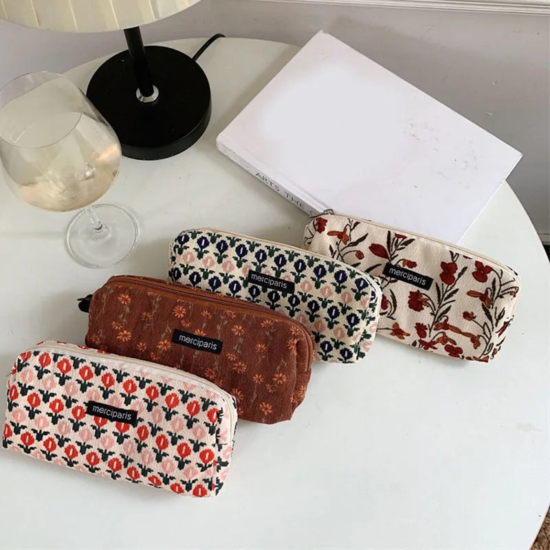 Trousse de toilette en velours côtelé à fleurs – maquillage et pinceaux de voyage