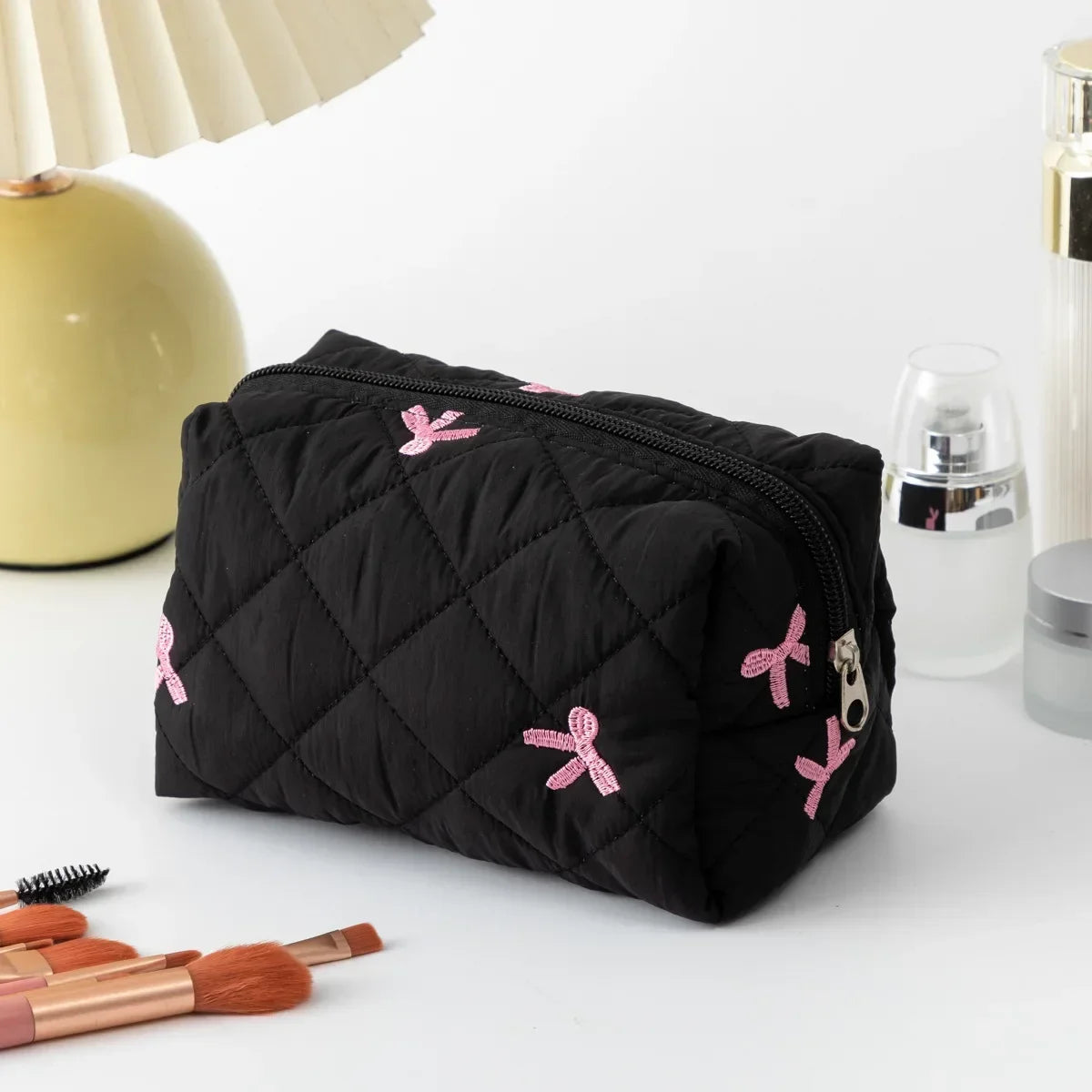 Trousse de Toilette Quiltée à Nœud – Fleurie, Grand Voyage