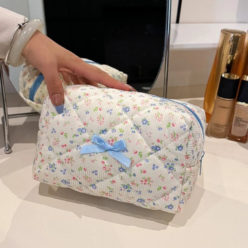 Trousse de Toilette Couture Fleurs Quiltée – Organisateur Voyage