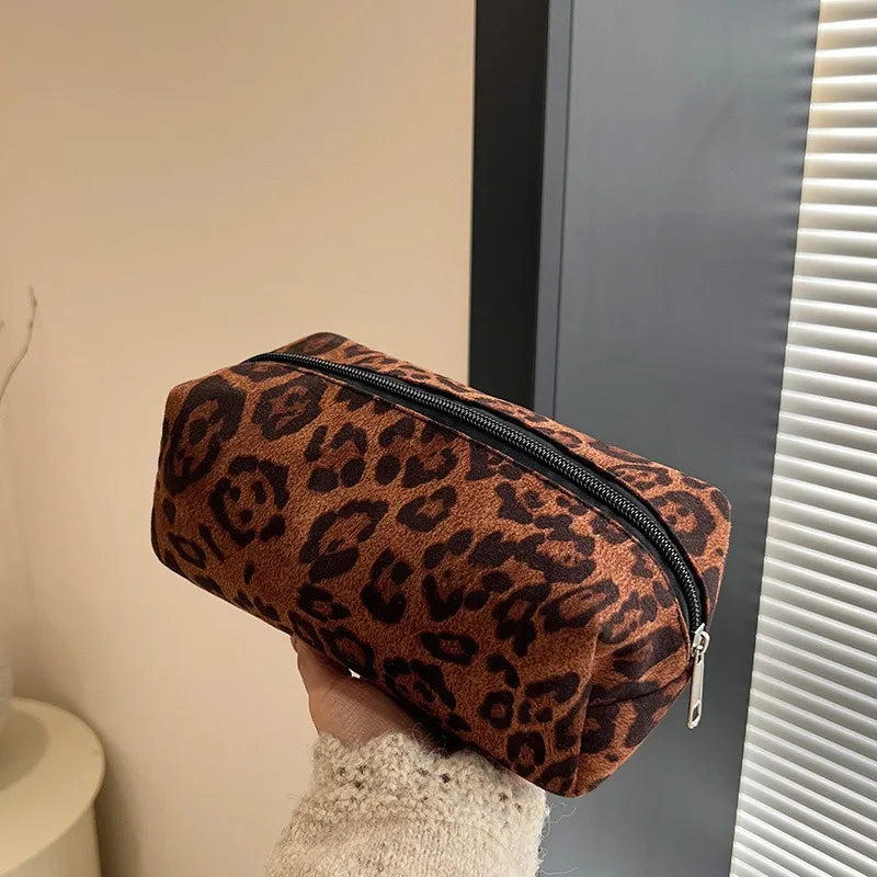 Trousse de Toilette Léopard – Grand Modèle Zip Voyage Maquillage