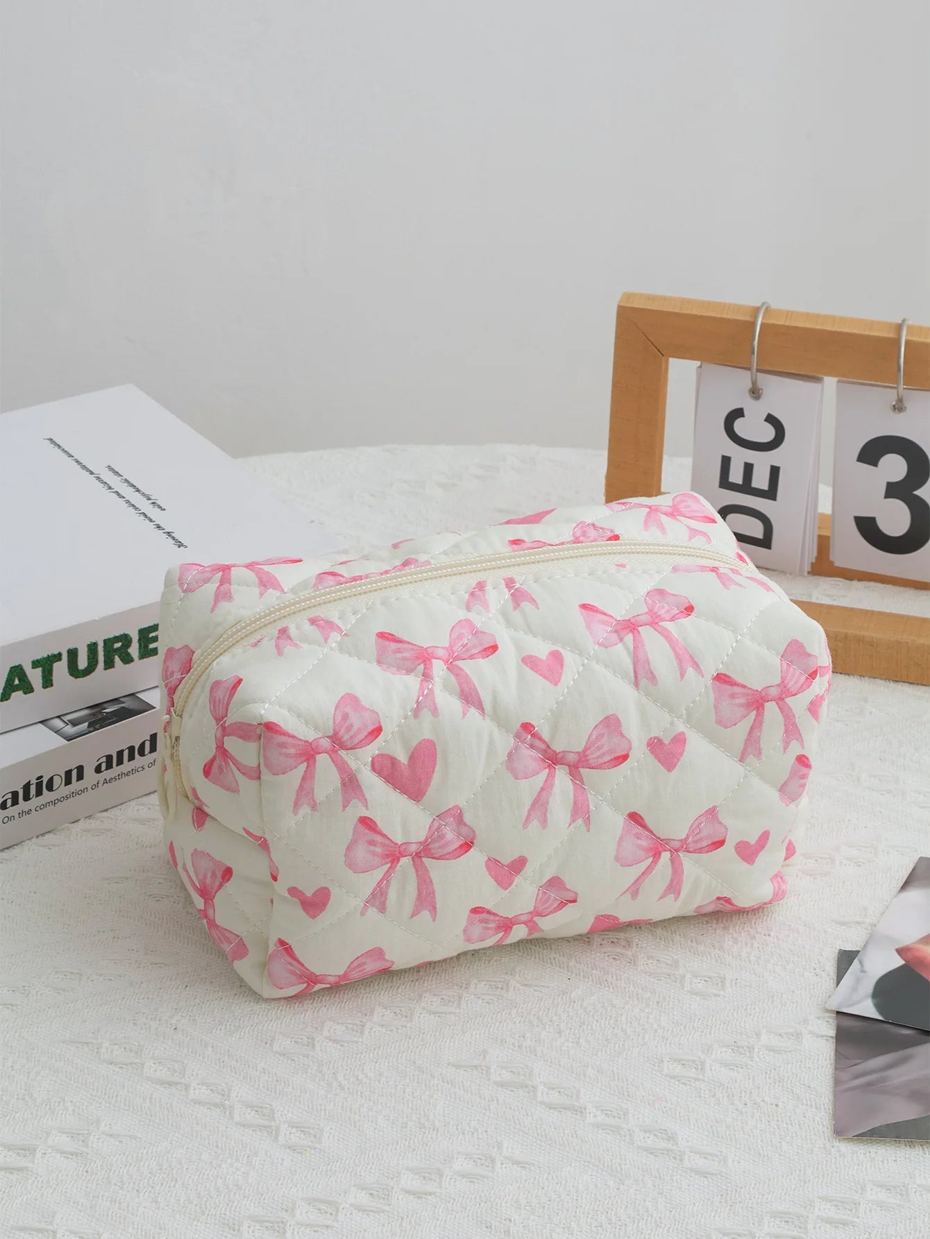 Trousse de Toilette Femme Matelassée – Nœud Papillon et Maquillage Voyage