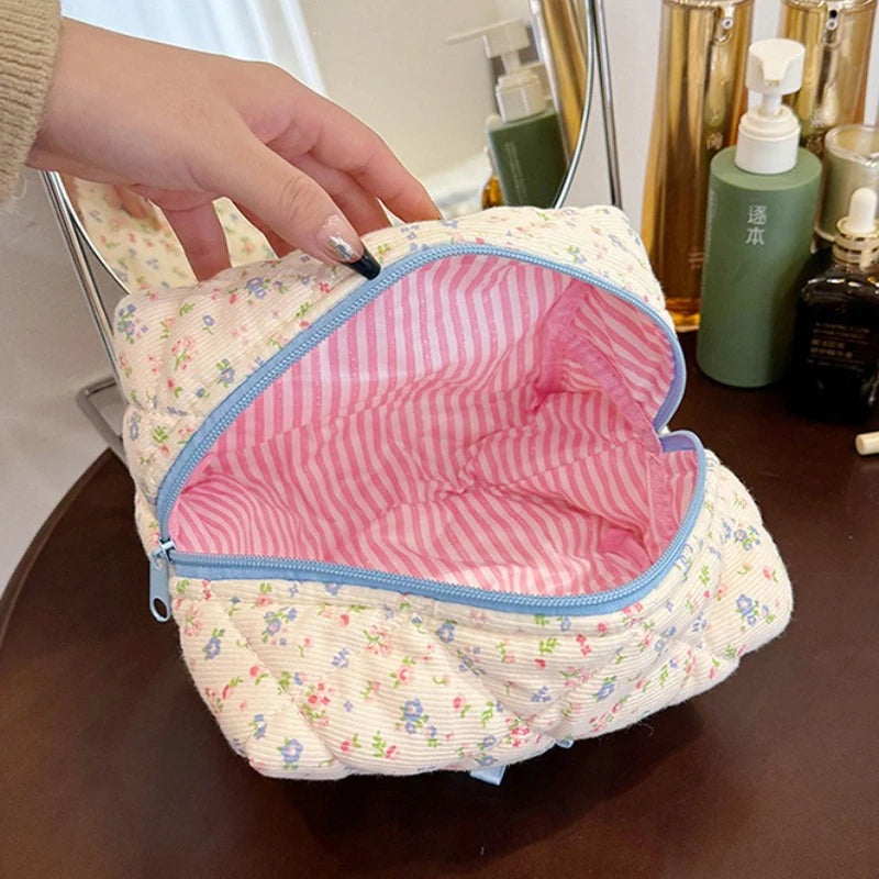 Trousse de Toilette Couture Fleurs Quiltée – Organisateur Voyage