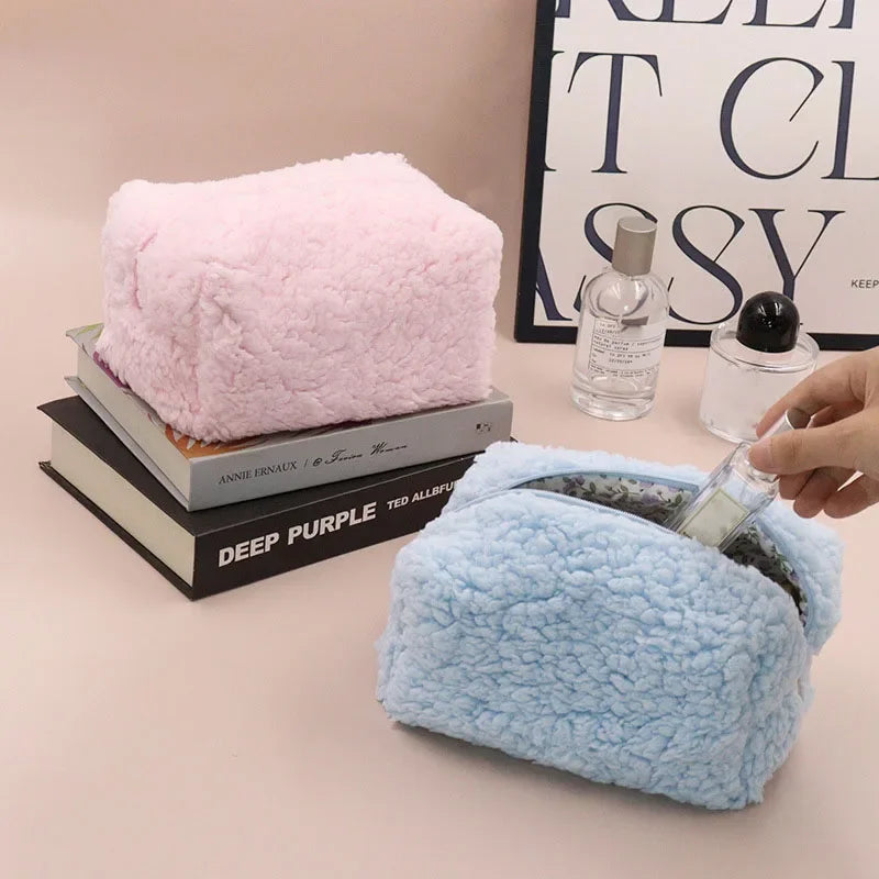 Trousse de toilette en fourrure d'agneau – Maquillage voyage