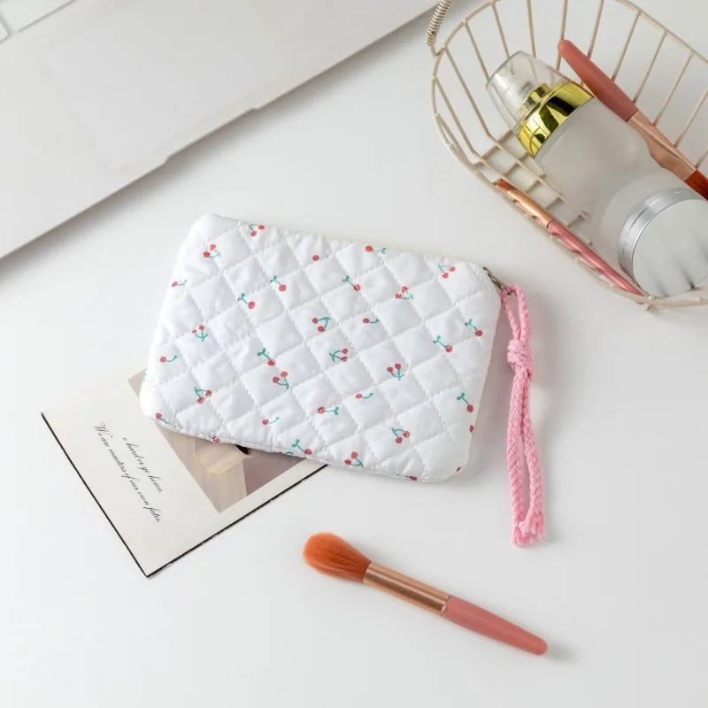 Trousse de Toilette Noeud – Maquillage & Rouges à Lèvres